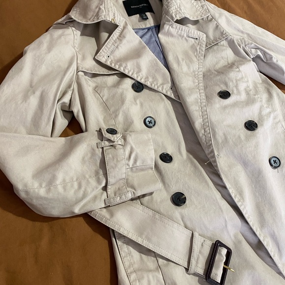 Banana Republic Trench Coat - Picture 3 of 5